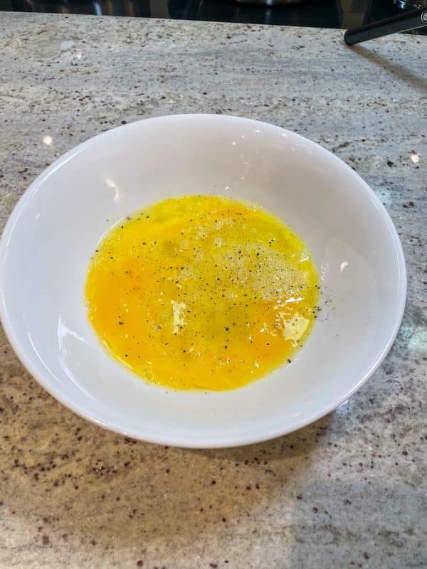 Eier Parmesan Mischung zubereiten