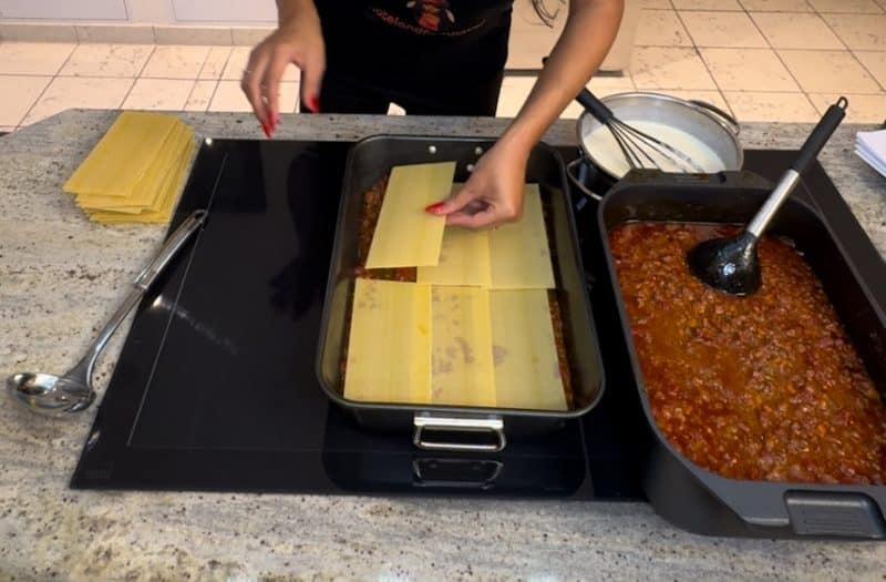 Erste Schicht: Lasagneplatten
