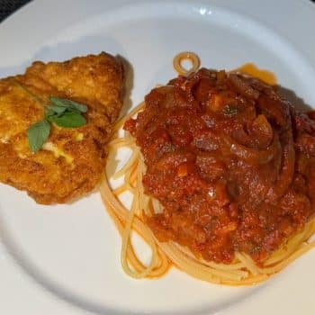 Piccata Milanese.Rezept mit goldbraun gebratenem Putenschnitzel