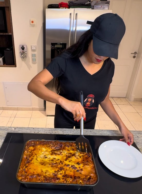 Die fertig gebackene Lasagne ca. 15 min ruhen lassen.