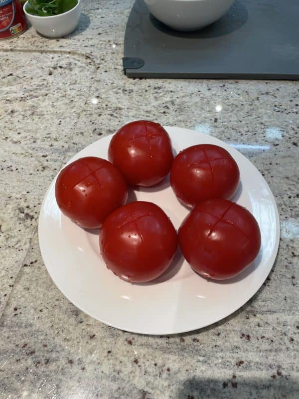 Tomaten einkreuzen