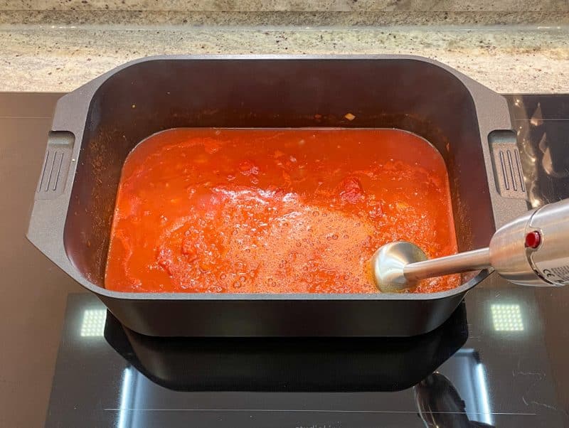 Optional: Die Sauce nach Belieben kurz pürieren, damit sie nicht so stückig ist.