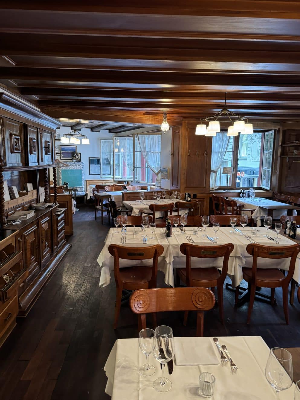 Einfach ztum Wohlfühlen das Ambiente in der Cantinetta Antinori