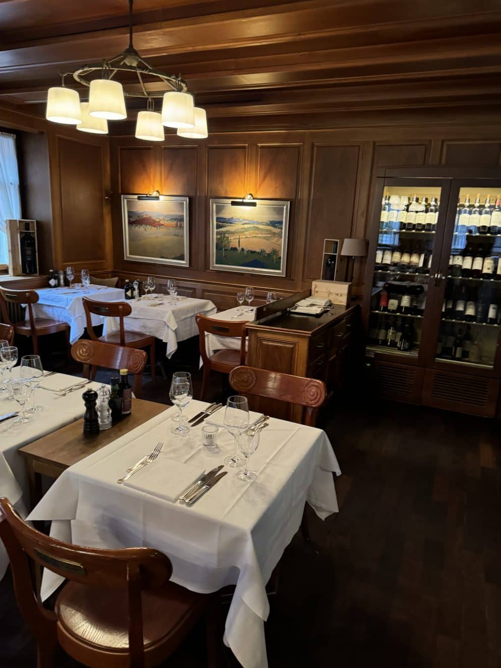 Erste Etage im Restaurant .