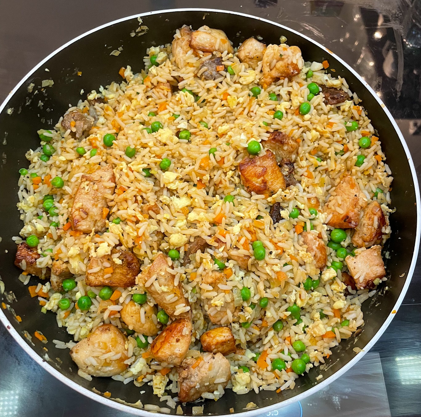 o Add the fried chicken to the finished rice last and mix everything well. If you like, you can season the dish again to taste at the end.