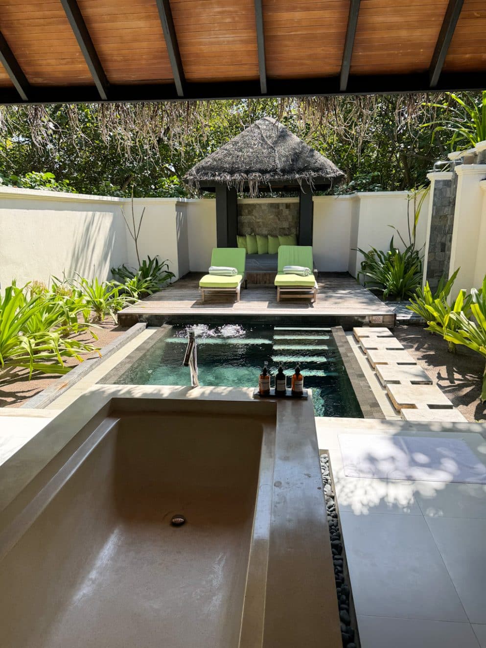 Strandvilla mit Pool Ja Manafaru Malediven