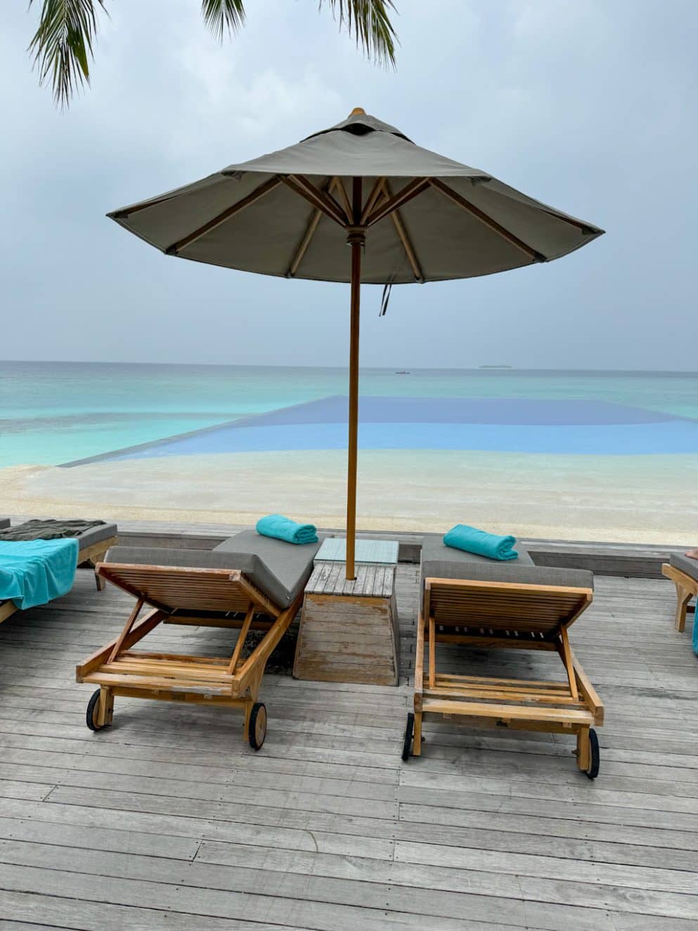 Infinty Pool & Bar Ja Manafaru Malediven