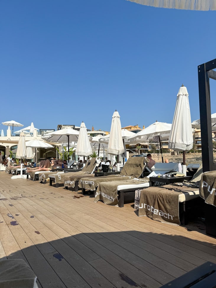 Puroexperience – Ein Tag am Strand & Party-Atmosphäre.Puro Beach Palma Mallorca