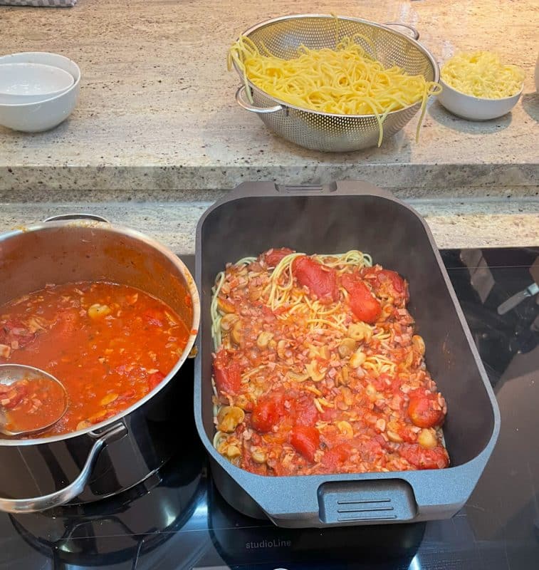 Pasta Schichten mit Soße und Nudeln .hotelandfoodlover,hotel and food lover hitelandfoodlover