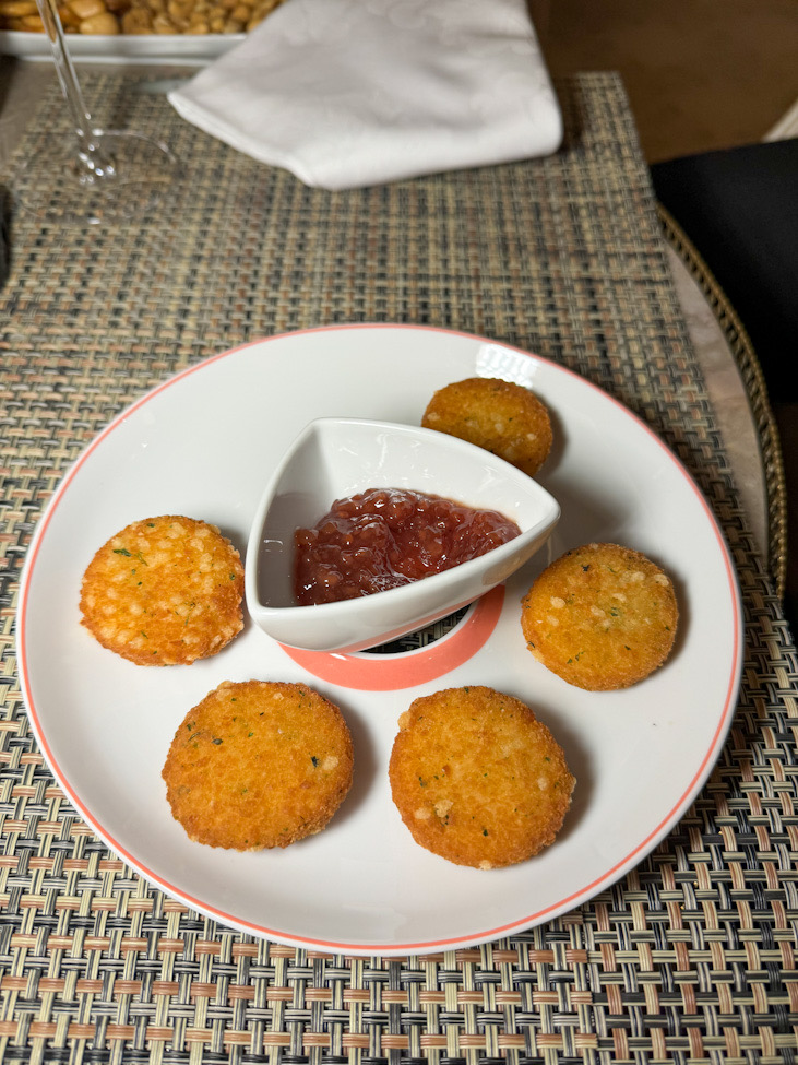 HOTEL ESTORIL VINTAGE Snacks .hotel and foodlover ,hotelandfoodlover,sandra eigen
