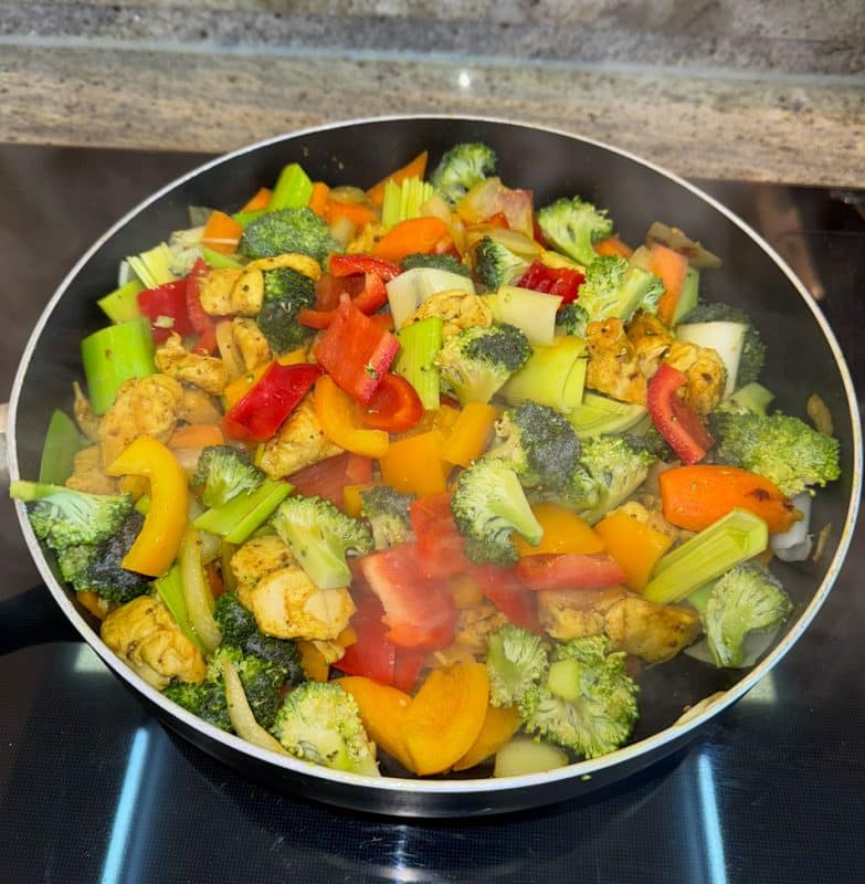 Schnelles Curry mit Huhn – Frisch, würzig & einfach gemacht. Sandra Eigen. hotelandfoodlover,hitelandfoodlover.hotel & foodlover