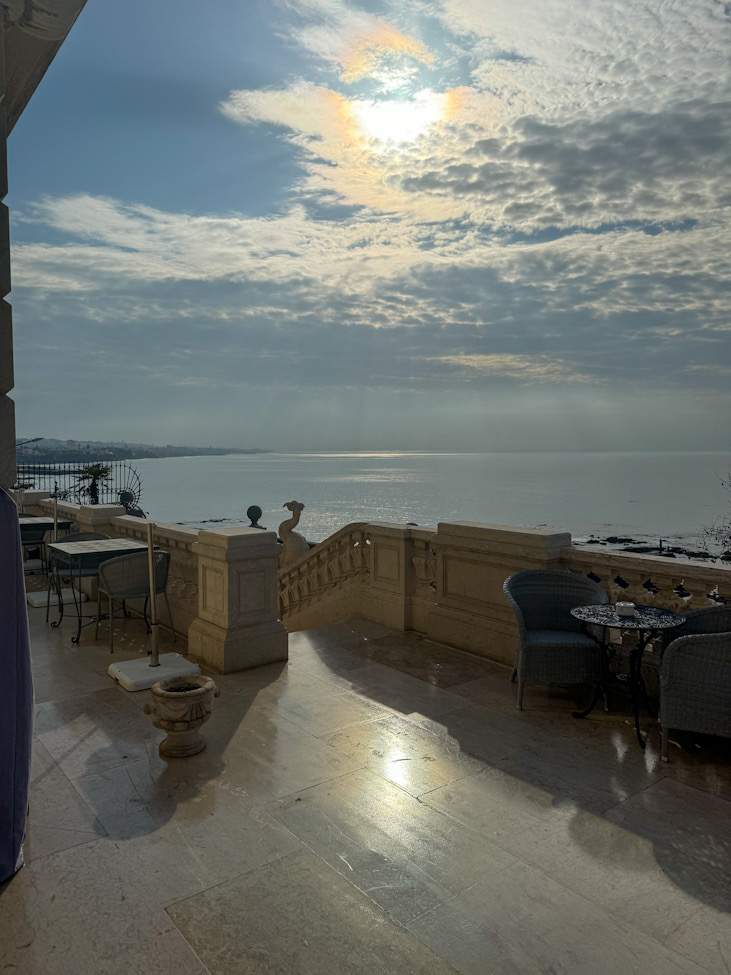 Es war mein erster Aufenthalt in Portugal, und dank des Hotels Estoril Vintage wurde er zu einer unvergesslichen Erfahrung. Ich habe mich von Anfang an rundum wohlgefühlt und kann dieses charmante Juwel aus tiefster Überzeugung empfehlen. Wer ein Hotel sucht, das Luxus, Eleganz und Herzlichkeit auf perfekte Weise vereint, der wird hier sein perfektes Zuhause auf Zeit finden.
Danke an das gesamte Team für diese wundervolle Erfahrung – ich komme definitiv wieder!
Hotelandfoodlover Sandra Eigen .hotelandfoodlover