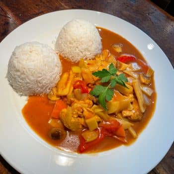 Schnelles Curry mit Huhn – Frisch, würzig & einfach gemacht. Sandra Eigen. hotelandfoodlover,hitelandfoodlover.hotel & foodlover