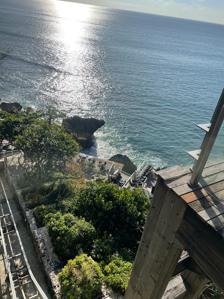 Rock Bar Bali, AYANA Resort, Sunset Bar, Bali Reise, Bali Travel Tips, Romantic Places, Chillout Atmosphere, Sonnenuntergang Bali, Luxury Bar, AYANA Villas, Bali Must Visit, Reiseerlebnis, Unvergessliche Momente, Bali Blog, Ocean View Bar, Sandra, hotelandfoodlover, Best Bars in the World, Erlebnisbericht, DJ Sunset Vibes, After Rock Bali, Persönlicher Reisebericht, Travel Vibes, Tropical Nights, Bali Drinks, Best Places Bali
