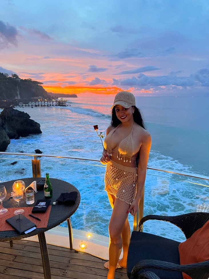 Rock Bar Bali, AYANA Resort, Sunset Bar, Bali Reise, Bali Travel Tips, Romantic Places, Chillout Atmosphere, Sonnenuntergang Bali, Luxury Bar, AYANA Villas, Bali Must Visit, Reiseerlebnis, Unvergessliche Momente, Bali Blog, Ocean View Bar, Sandra, hotelandfoodlover, Best Bars in the World, Erlebnisbericht, DJ Sunset Vibes, After Rock Bali, Persönlicher Reisebericht, Travel Vibes, Tropical Nights, Bali Drinks, Best Places Bali
