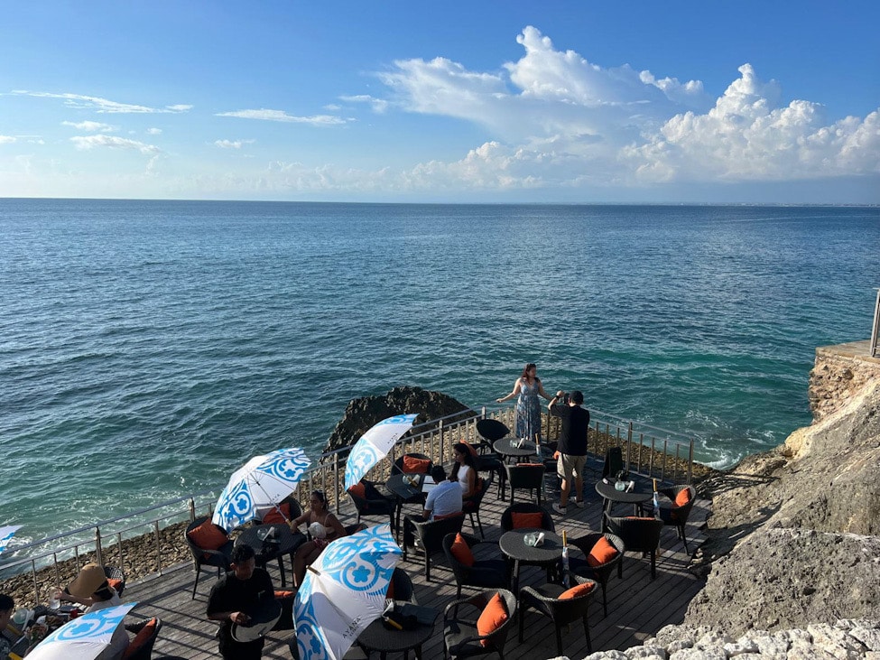 Rock Bar Bali, AYANA Resort, Sunset Bar, Bali Reise, Bali Travel Tips, Romantic Places, Chillout Atmosphere, Sonnenuntergang Bali, Luxury Bar, AYANA Villas, Bali Must Visit, Reiseerlebnis, Unvergessliche Momente, Bali Blog, Ocean View Bar, Sandra, hotelandfoodlover, Best Bars in the World, Erlebnisbericht, DJ Sunset Vibes, After Rock Bali, Persönlicher Reisebericht, Travel Vibes, Tropical Nights, Bali Drinks, Best Places Bali
