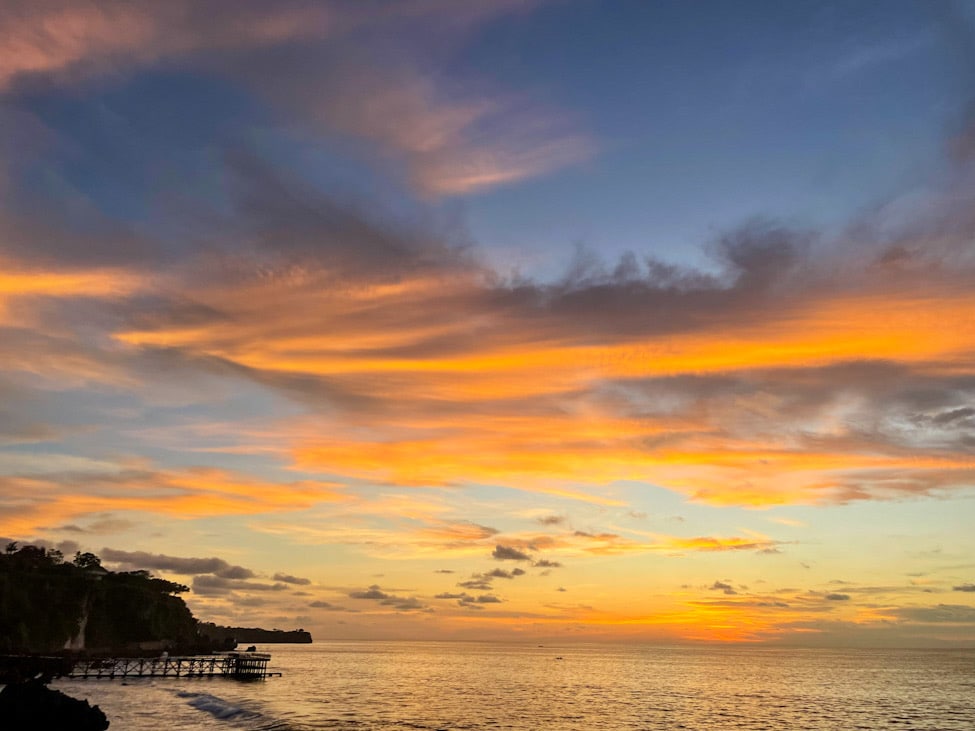 Rock Bar Bali, AYANA Resort, Sunset Bar, Bali Reise, Bali Travel Tips, Romantic Places, Chillout Atmosphere, Sonnenuntergang Bali, Luxury Bar, AYANA Villas, Bali Must Visit, Reiseerlebnis, Unvergessliche Momente, Bali Blog, Ocean View Bar, Sandra, hotelandfoodlover, Best Bars in the World, Erlebnisbericht, DJ Sunset Vibes, After Rock Bali, Persönlicher Reisebericht, Travel Vibes, Tropical Nights, Bali Drinks, Best Places Bali
