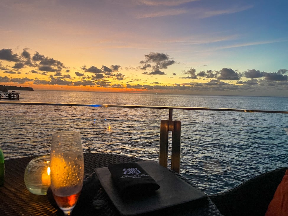 Rock Bar Bali, AYANA Resort, Sunset Bar, Bali Reise, Bali Travel Tips, Romantic Places, Chillout Atmosphere, Sonnenuntergang Bali, Luxury Bar, AYANA Villas, Bali Must Visit, Reiseerlebnis, Unvergessliche Momente, Bali Blog, Ocean View Bar, Sandra, hotelandfoodlover, Best Bars in the World, Erlebnisbericht, DJ Sunset Vibes, After Rock Bali, Persönlicher Reisebericht, Travel Vibes, Tropical Nights, Bali Drinks, Best Places Bali
