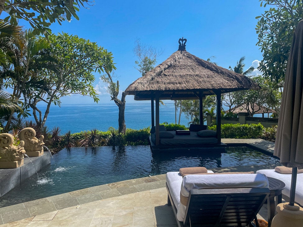 Privater Pool mit Meerblick in der AYANA Villa auf Bali