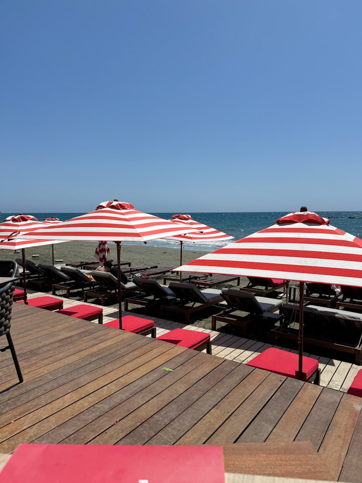 PlusSea Beach Restaurant direkt neben dem Amara Hotel