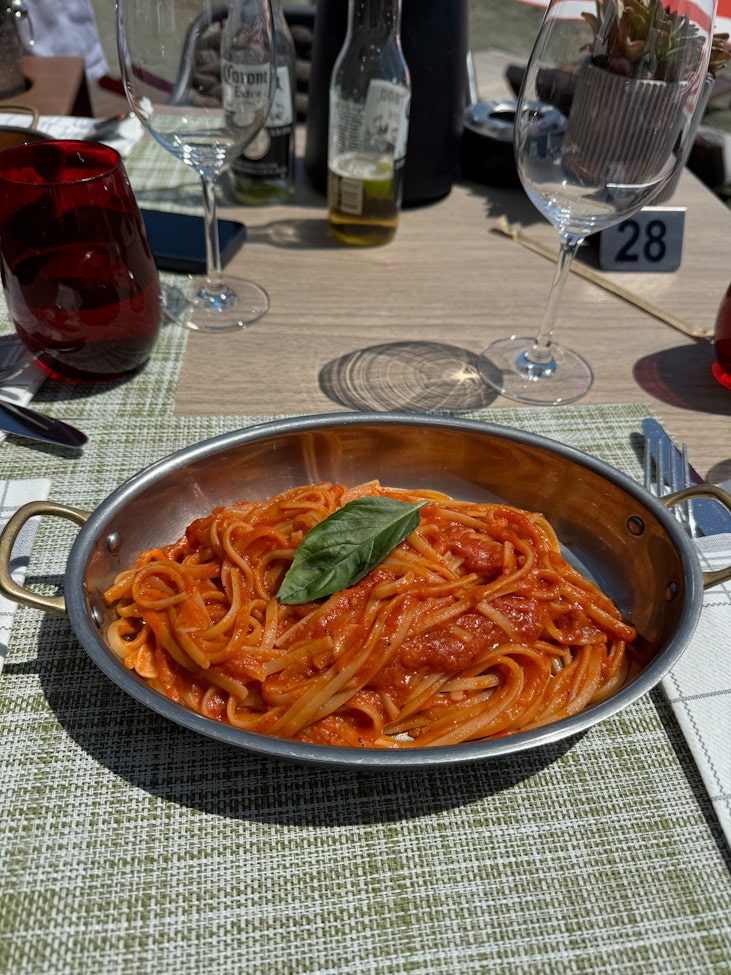 PlusSea Beach Restaurant direkt neben dem Amara Hotel