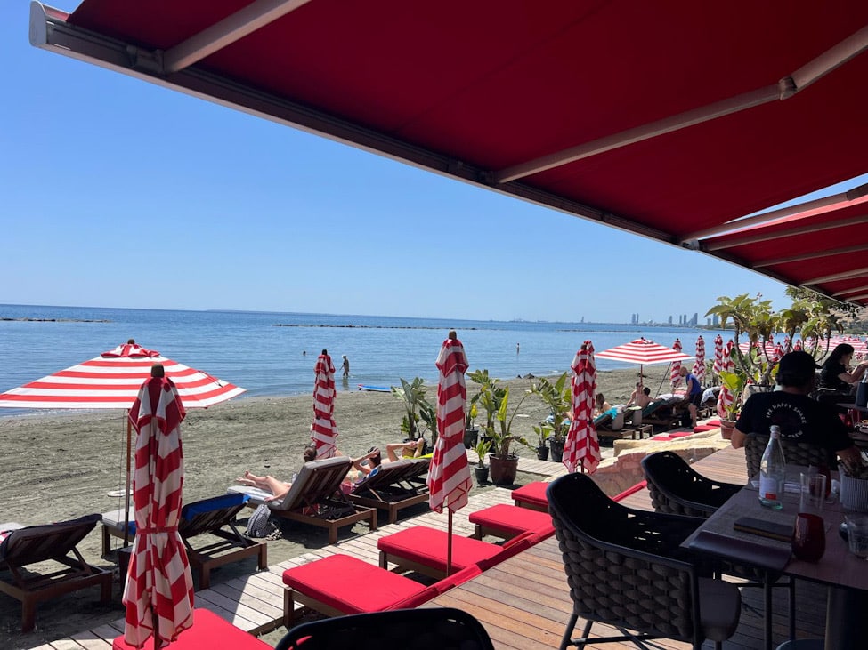 PlusSea Beach Restaurant direkt neben dem Amara Hotel