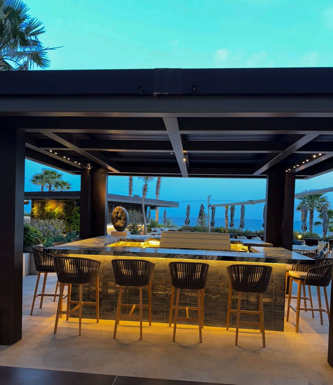 Außenbar des Matsuhisa Limassol im Amara Hotel