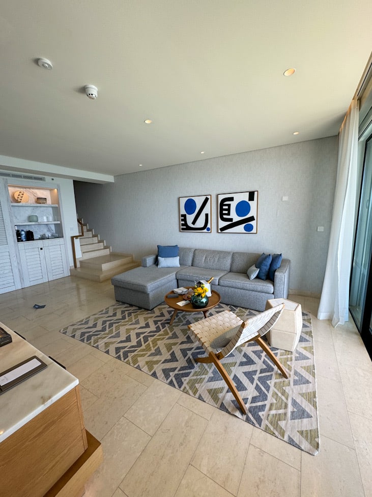 Wohnbereich der Penthouse-Suite im Amara Hotel
