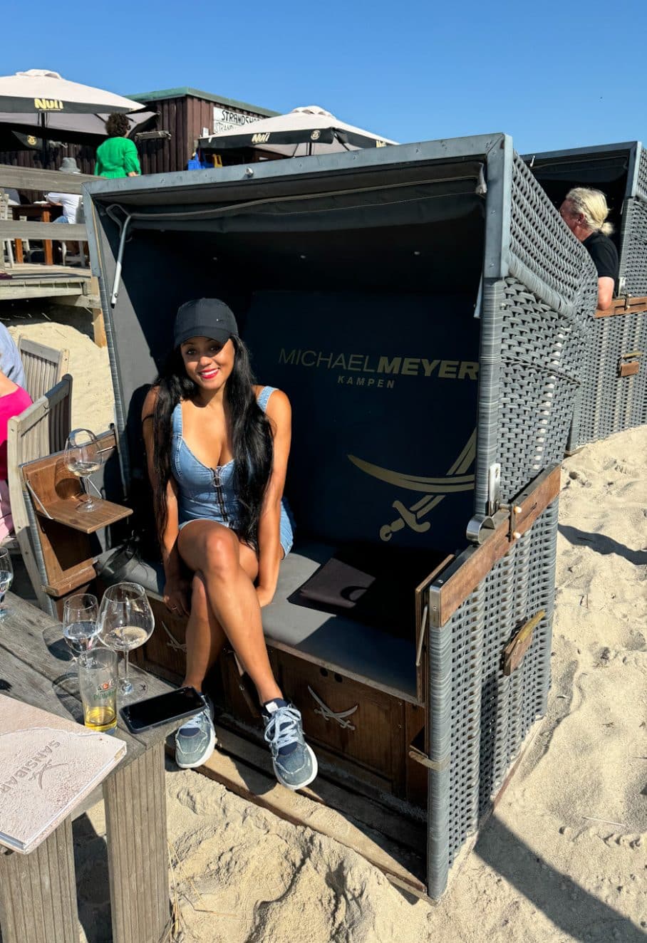 Sandra Eigen im Sansibar Strandkorb