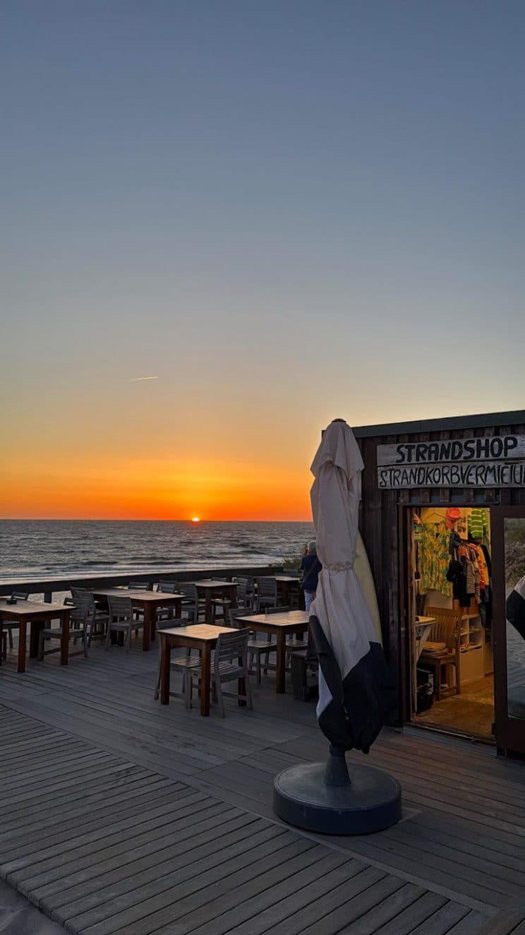 Terrasse bei Sonnenuntergang