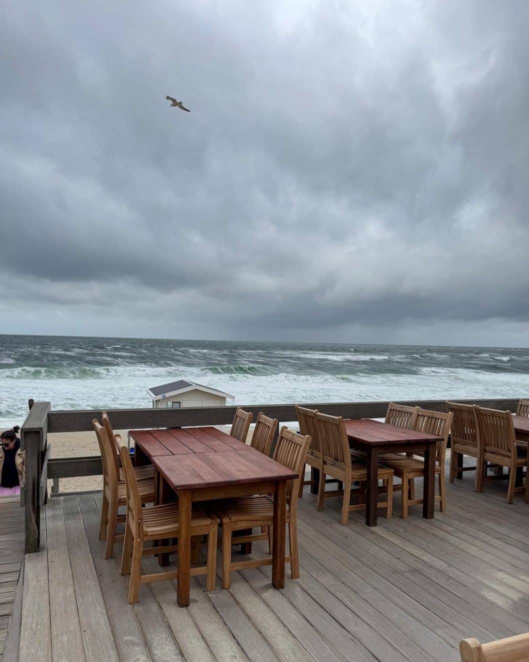 Sansibar Terrasse bei Wolkenhimmel