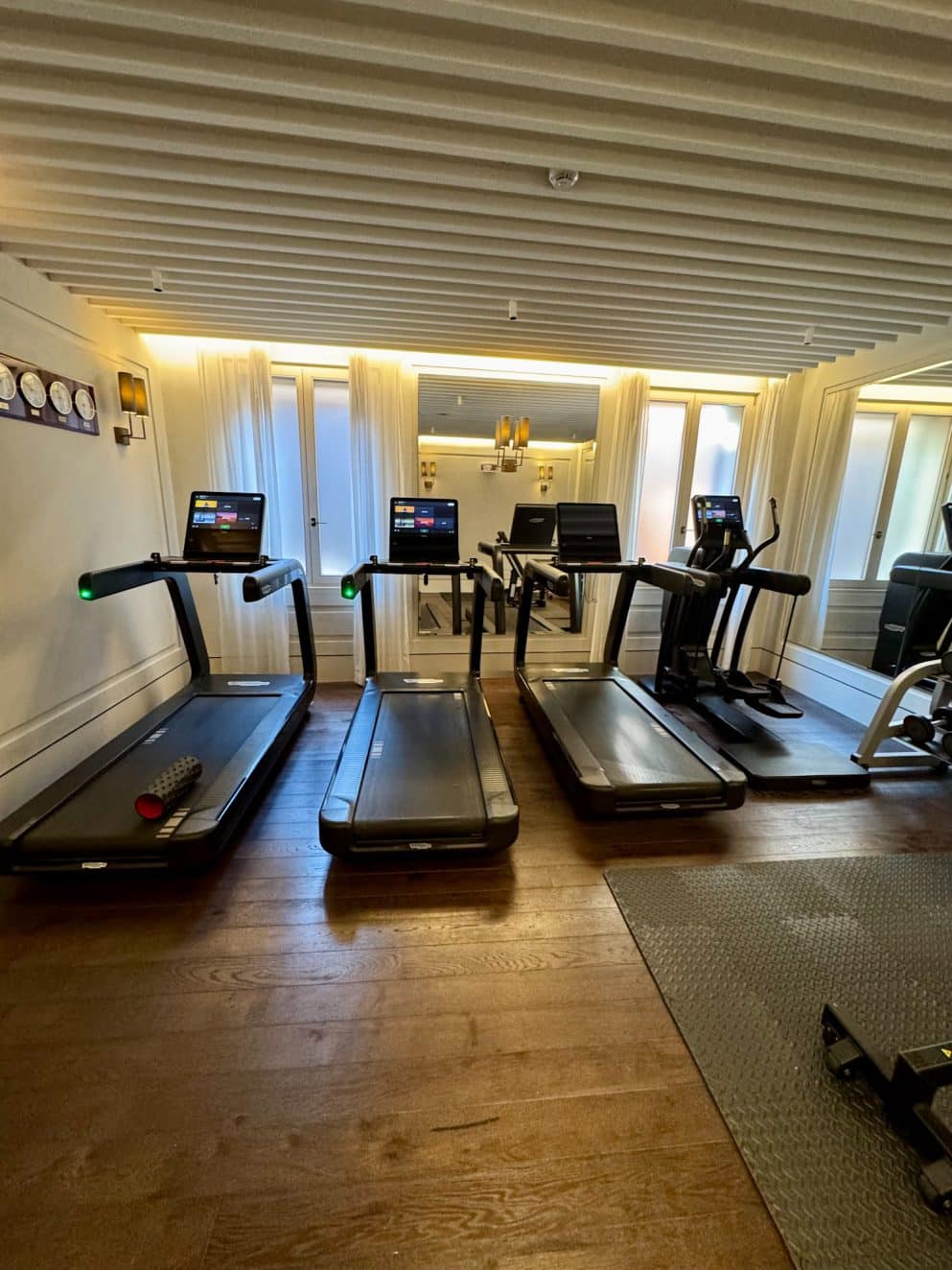 Laufbänder im Fitnessraum des The St. Regis Venice