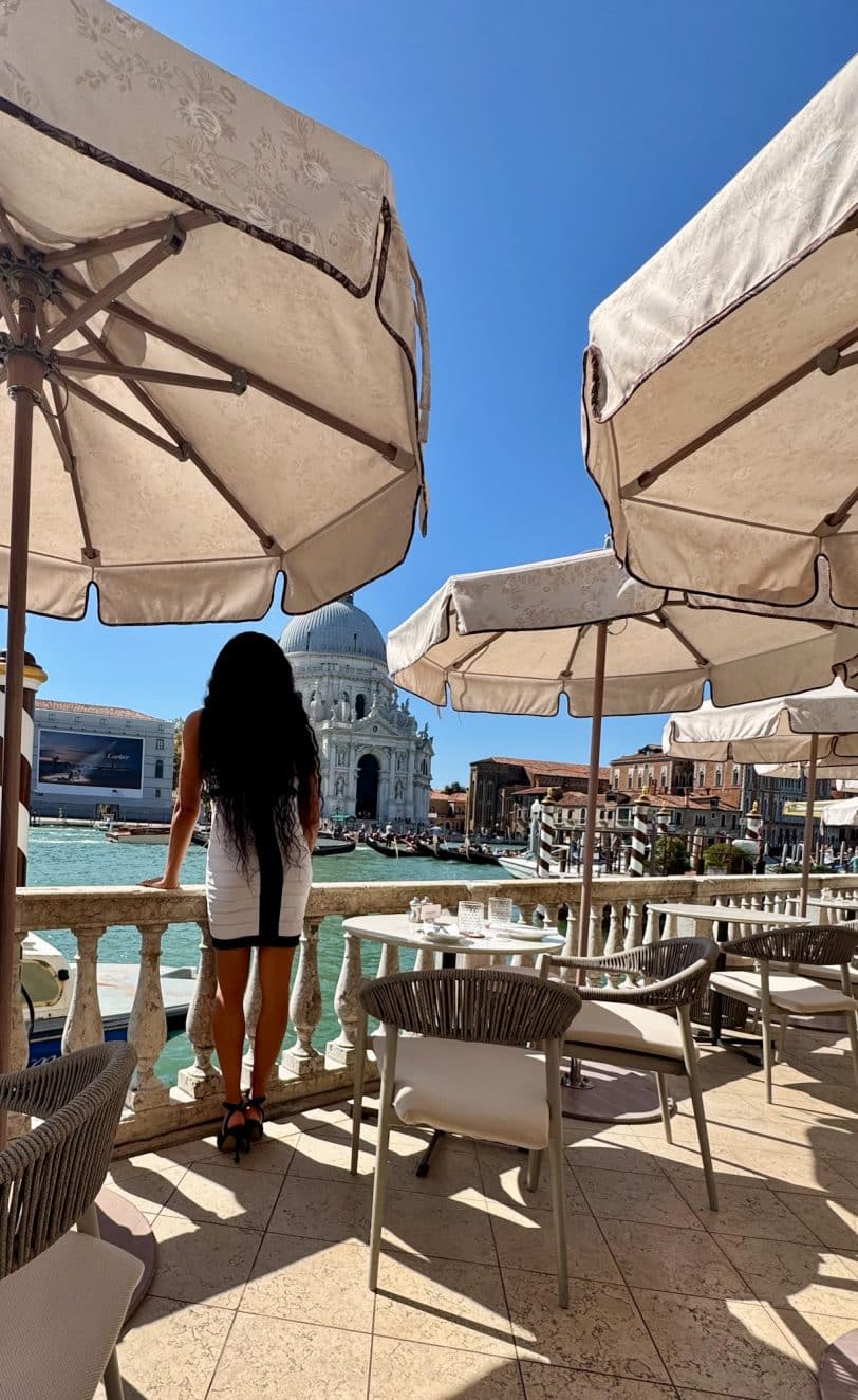 Ich auf der Ginori Terrace mit Blick auf den Canal Grande und die Basilika Santa Maria della Salute