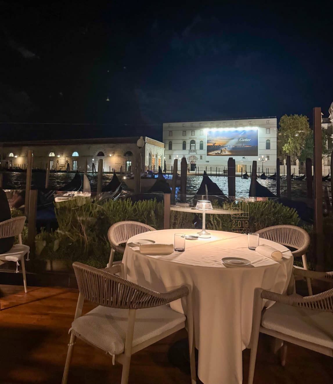 Abendliche Stimmung am Tisch im GIO’S Restaurant des The St. Regis Venice