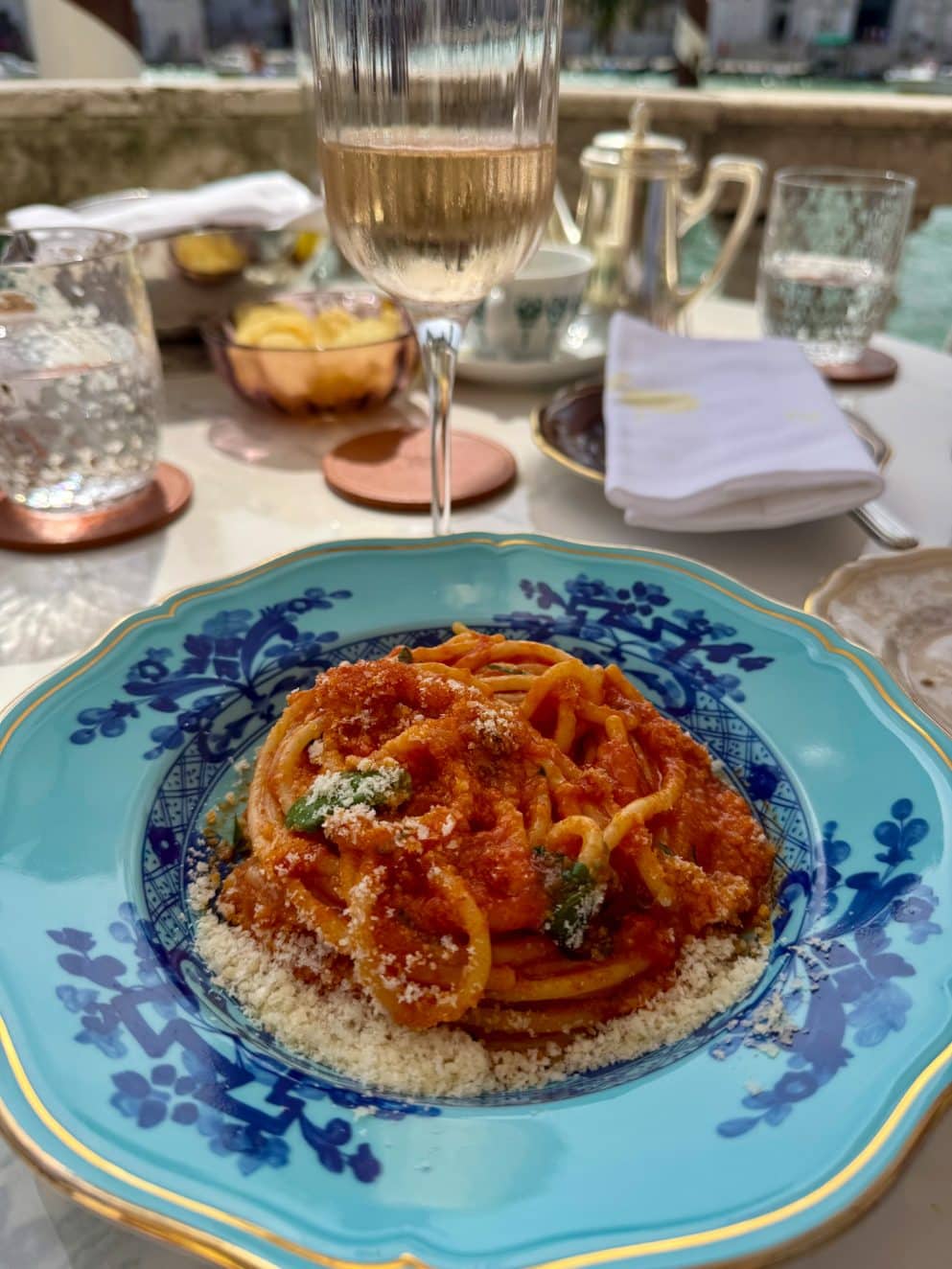 Spaghetti Pomodoro auf der Ginori Terrace im The St. Regis Venice