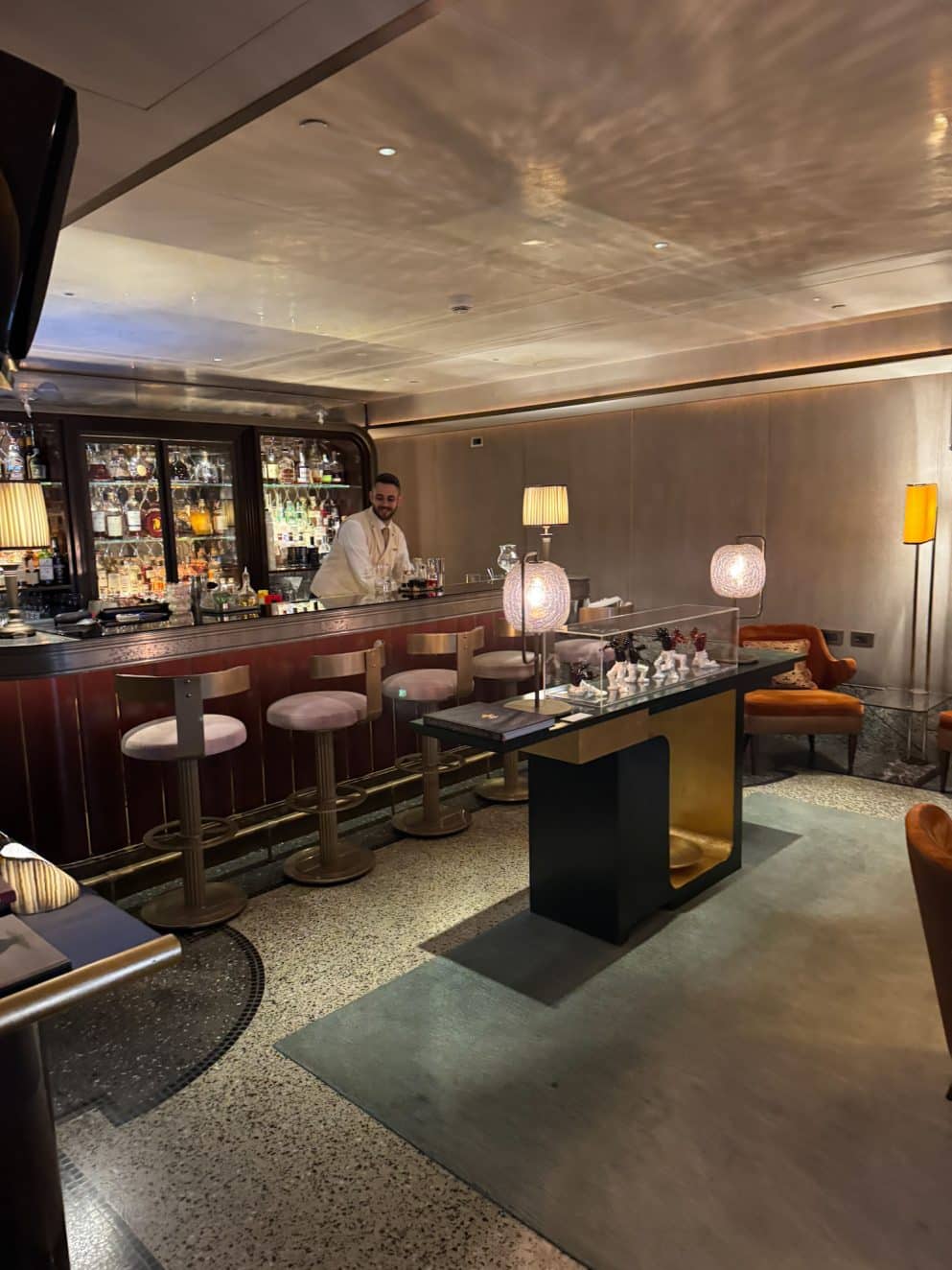 Barbereich der Arts Bar im The St. Regis Venice