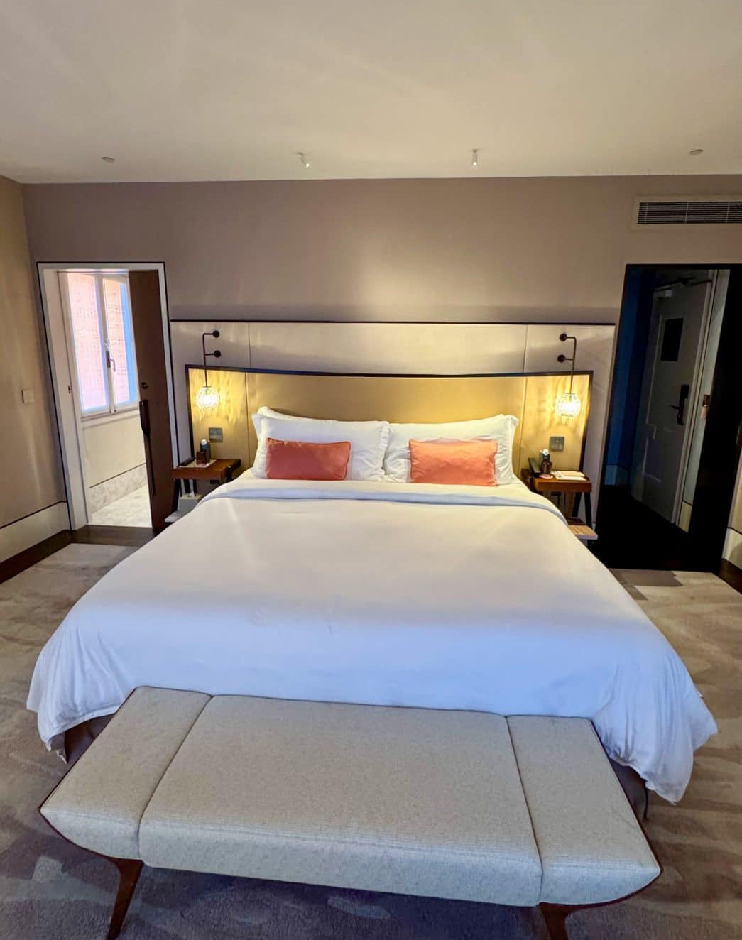 Zimmer im The St. Regis Venice mit großem Doppelbett