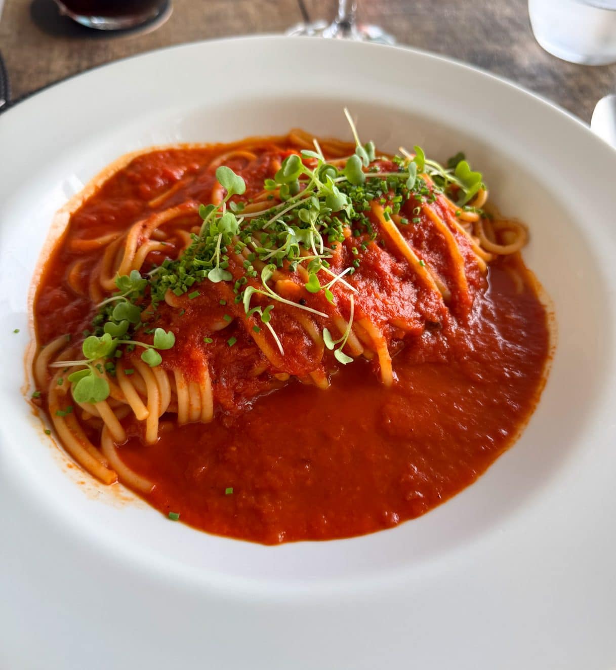 Pasta im Altto Ristorante & Lounge im Vila d’Este Hotel in Búzios, Brasilien – einfach und lecker.

Pasta at Altto Ristorante & Lounge at Vila d’Este Hotel in Búzios, Brazil – simple and delicious.