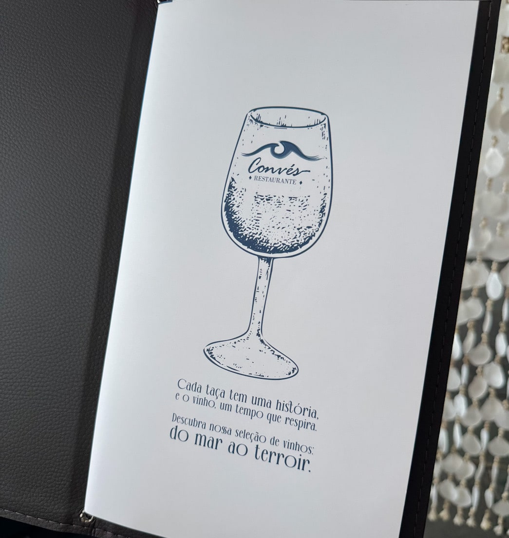 Weinkarte des Convés Restaurants in São Francisco do Sul, Brasilien, mit Illustration eines Weinglases.